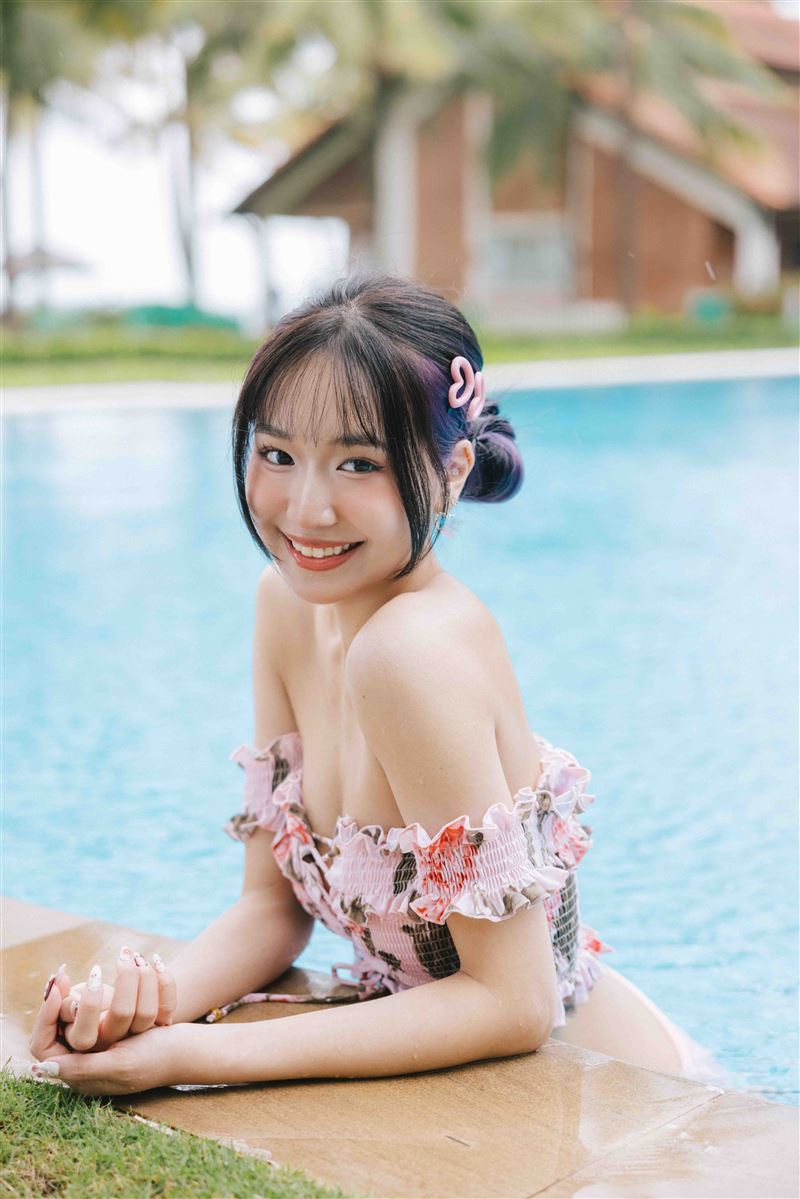 郭郭寫真書呈現微性感的可愛魅力。（圖／星光瑞瑞提供）