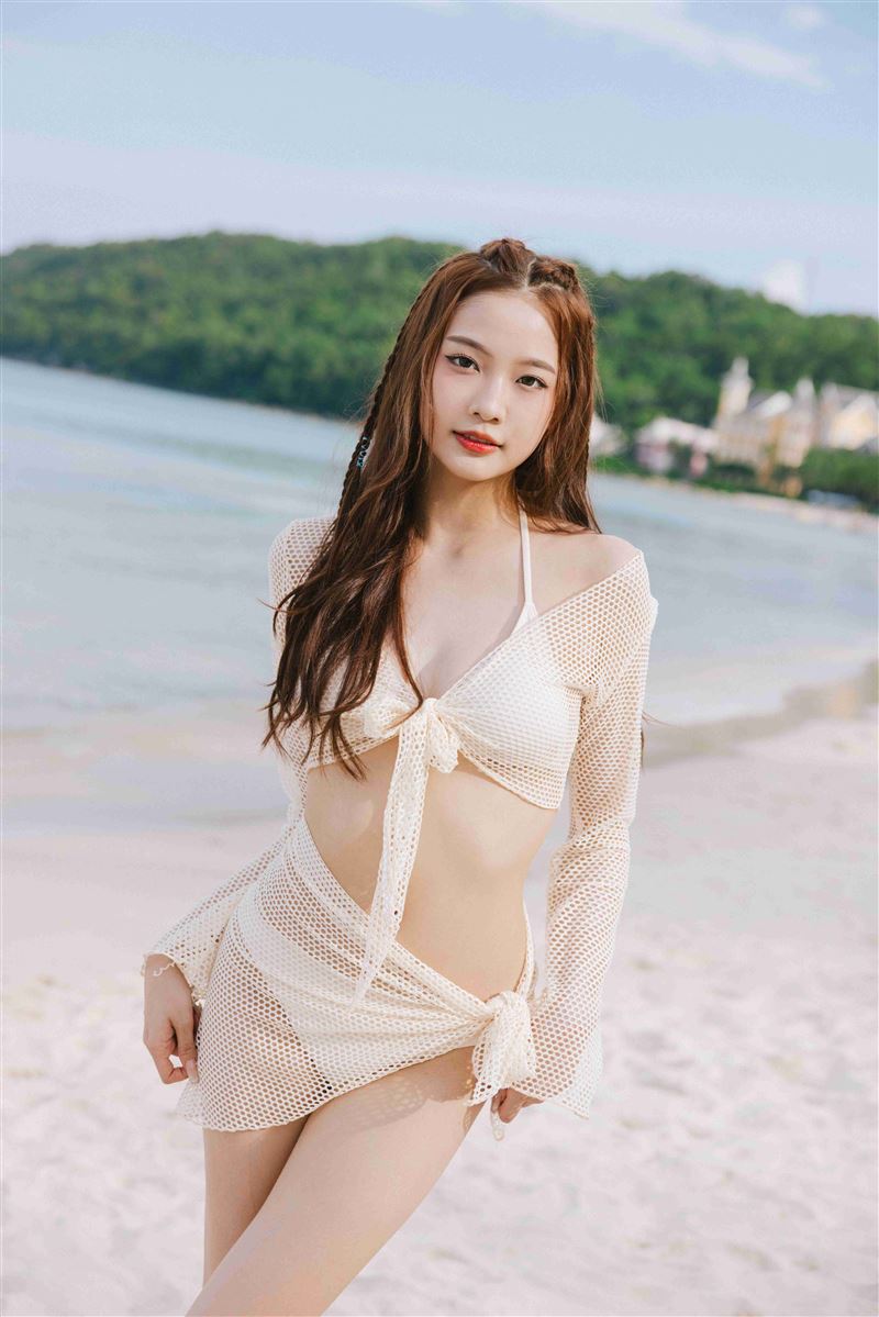 林采婕青春不留白，初次穿上比基尼拍照。（圖／星光瑞瑞提供）