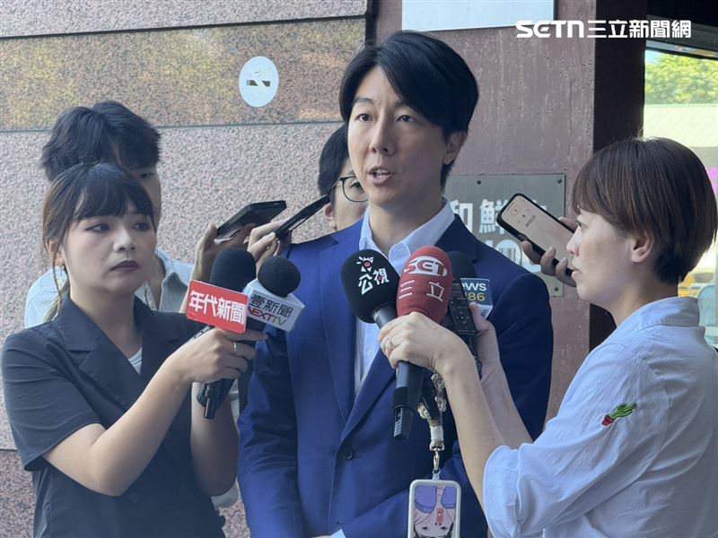 民進黨發言人吳崢受訪。（圖／記者劉秀敏攝影）