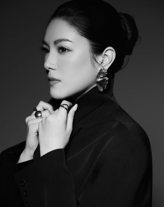 面對婚姻的結束,苟芸慧坦率分享心境,她認為女性應該學會獨立,並強調自己依然相信愛情。(圖/翻攝自苟芸慧FB)
