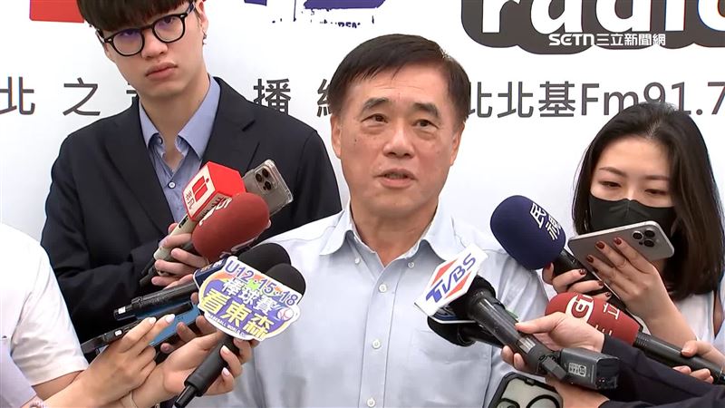 傳出郝龍斌（左2）已經點頭答應參選藍營黨主席