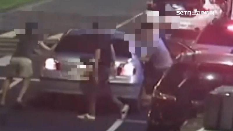 恐嚇逼討9萬債務！4煞當街強押清潔工上車