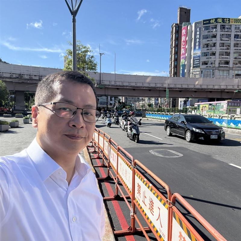 羅智強PO出照片與影片指出，公館圓環交通非常順暢。（圖／翻攝自羅智強臉書）