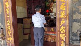 台中沙鹿，情殺，44秒砍31刀，駱姓少年，騎無牌機車逃逸，清水分局長鄭鴻文，拜土地公還願。(圖／翻攝畫面)