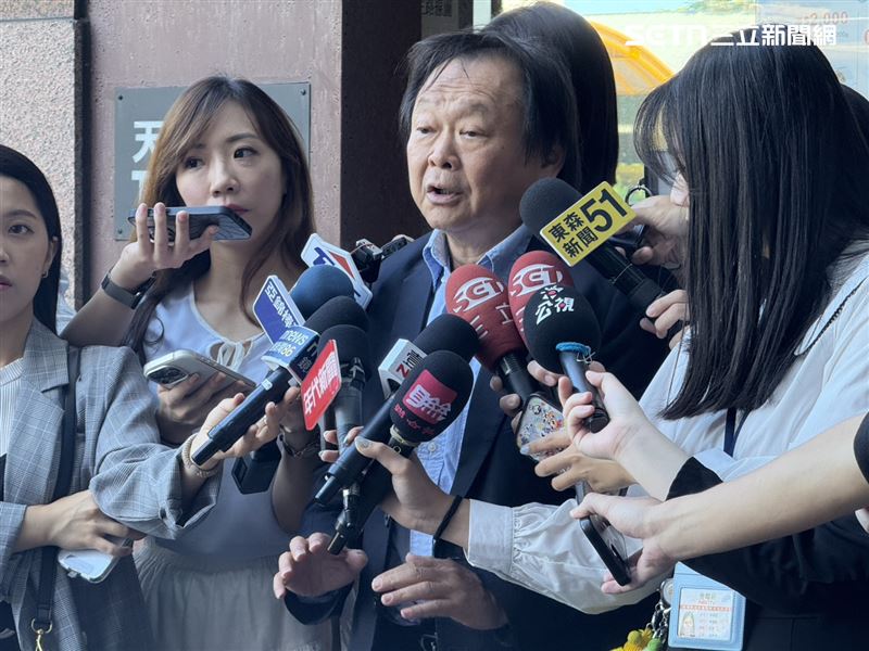 民進黨立委王世堅出席中執會前受訪。（圖／記者劉秀敏攝影）