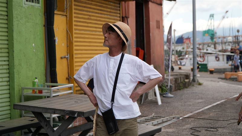 江國賓撞臉周潤發！砸3萬踩厚底鞋增氣勢