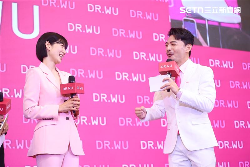 阿Ken猛誇朴信惠。（圖／記者鄭孟晃攝影）