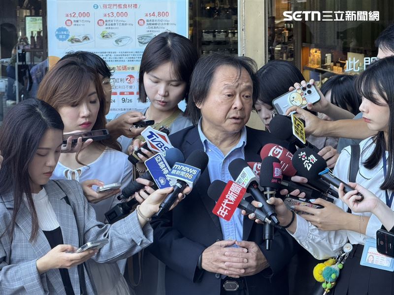 民進黨立委王世堅出席中執會前受訪。（圖／記者劉秀敏攝影）