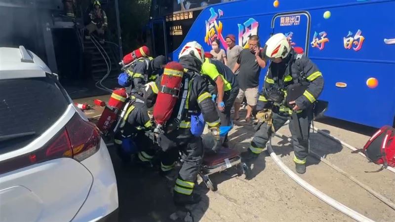 基隆市七堵區俊賢路，一間貨櫃修理廠辦公室發生火警。（圖／翻攝畫面）