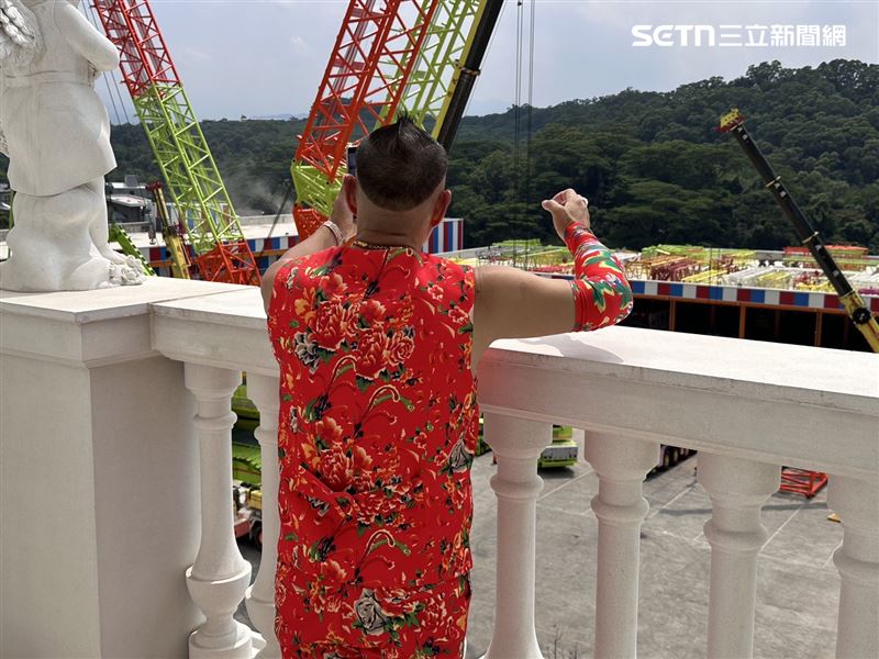 胡漢龑辦公室外的陽台,可以俯瞰整個總部。(圖/記者羅欣怡攝影)