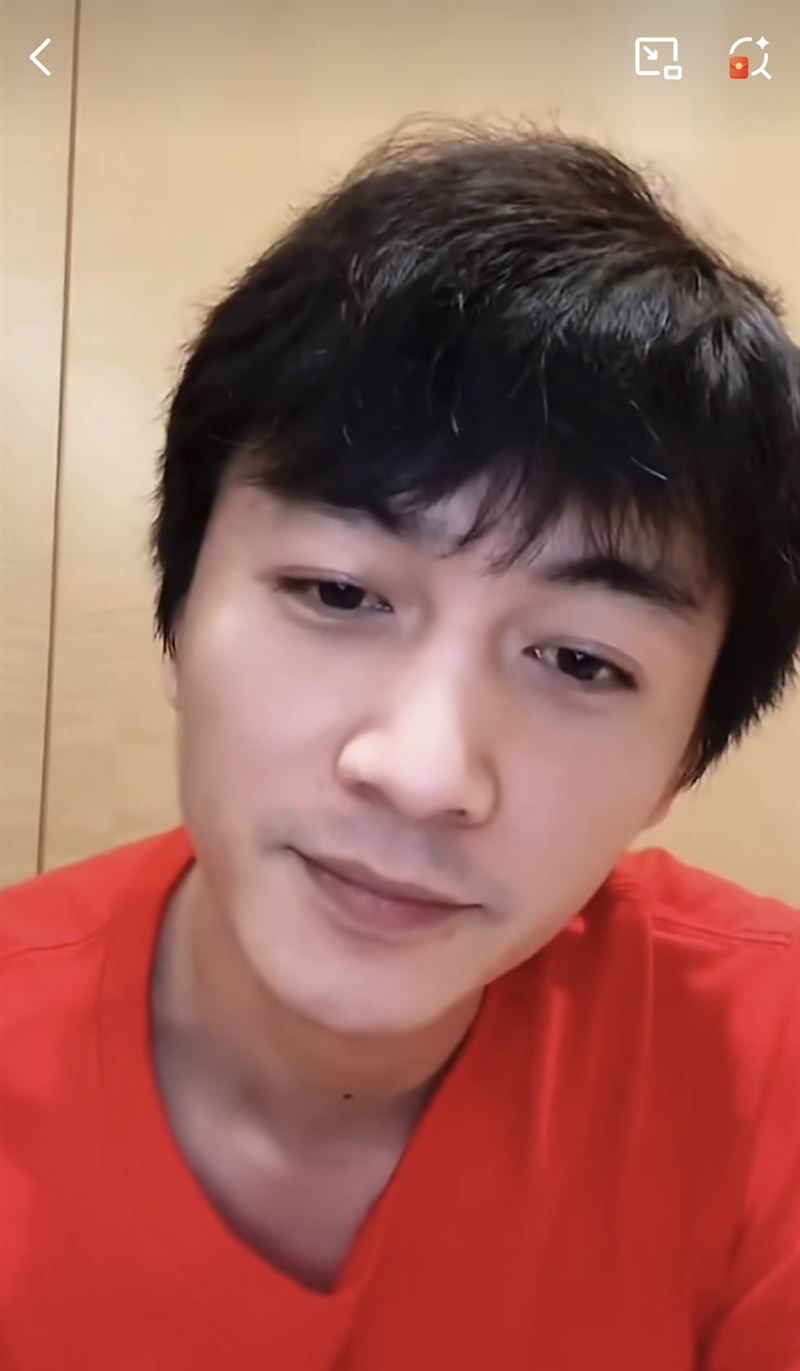 陳曉直播被指心事重重。（圖／翻攝自微博）