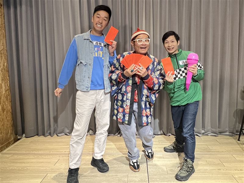 香蕉(左起)﹑許效舜﹑逸祥同台(圖/公視台語台提供)