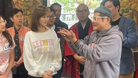 陳珮騏（左起）﹑許效舜同台，財神爺賜筊、紅包灑不停（圖／公視台語台提供）