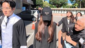 家寧妹張家芸開庭時認罪，離開法院時不發一語。（圖／記者莊淇鈞攝影）