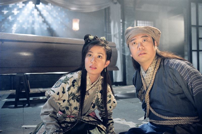 歐陽震華與佘詩曼首次搭檔合作，逗趣互動廣受觀眾喜愛。（圖／年代提供）