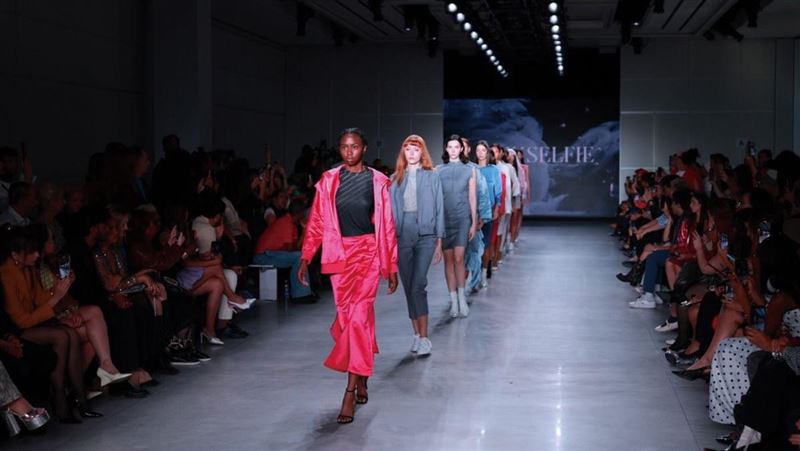 PINK SELFIE登紐約時裝周，國際高度關注