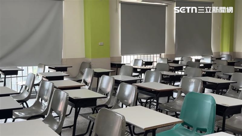 台南某大學學生因為遲到被「關教室外整節課」申訴竟受辱，校方回應了。（圖／翻攝畫面）