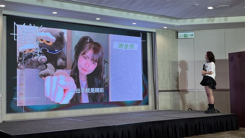 謝金燕驚喜「現身」孫淑媚記者會。（圖／記者徐珮華攝影）