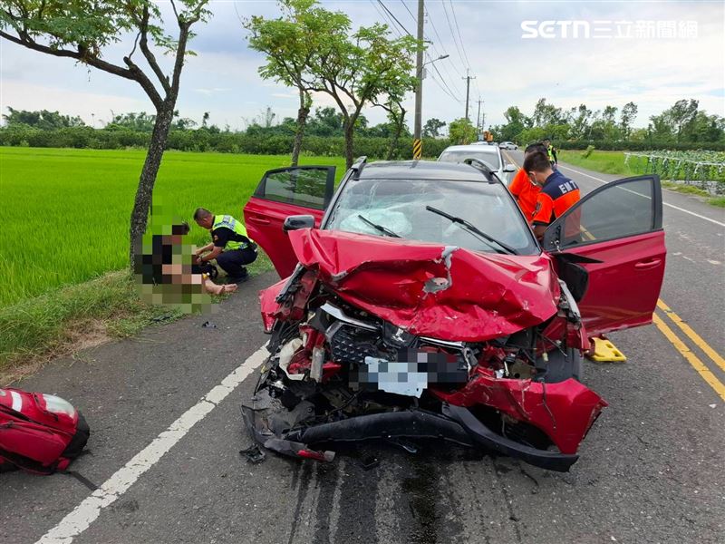 台南市東山區2輛小客車對撞事故，釀成1死2傷。（圖／民眾提供）