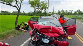 台南市東山區2輛小客車對撞事故，釀成1死2傷。（圖／民眾提供）