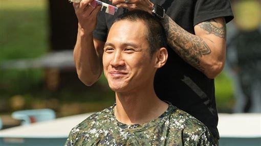 嘻哈歌手禿頭危機　拖5年不見棺材不吃藥