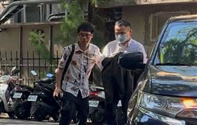 ▲單鴻均等3名律師涉嫌利用律見、警訊陪偵機會，將偵訊內容洩密給弘仁會詐騙集團上游。（圖／翻攝畫面）