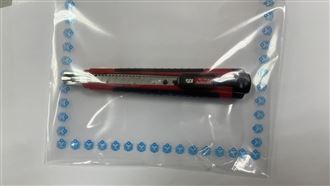 澳男捷運違規被阻比中指　台男亮刀下場曝