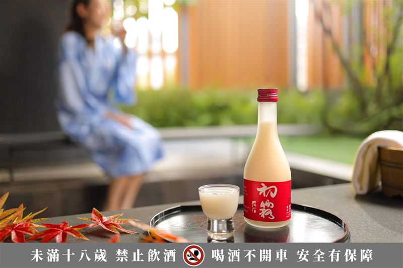 晶泉丰旅攜手霧峰農會酒莊，嚴選台灣本土「初霧濁酒」，譽有「喝的保養品」美名。（圖／飯店旅宿業者提供）