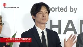 坂口健太郎。（圖／翻攝自hello tv news YouTube）