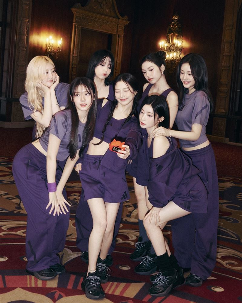 BABYMONSTER詮釋Z.N.E.「午夜紫」新色，襯托出成員們的青春活力與自在態度。（圖／品牌業者提供）