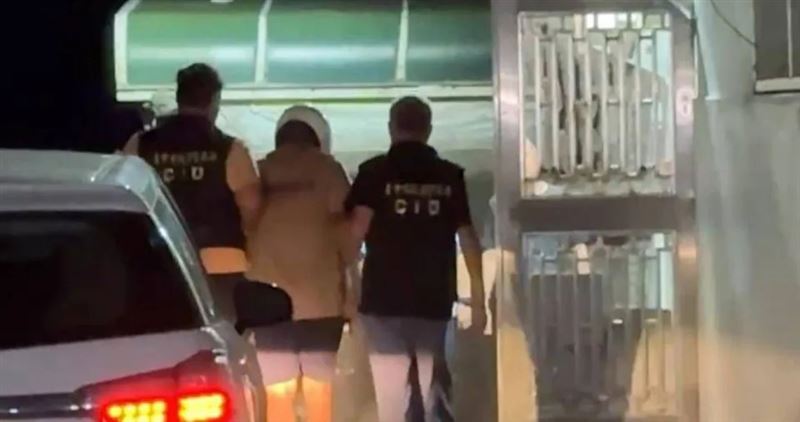 犯下兇案的駱姓少年16日晚間被警方循線找到逮捕，並於17日下午依照殺人罪移送少年法庭。（圖／翻攝畫面）