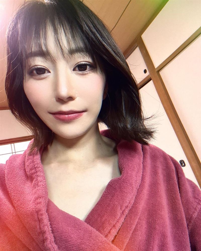 AV界「鄰家系女神」蒼山愛奈宣布要引退，表示在10月5號的活動後就要下台一鞠躬，社群帳號也將一併刪除。（圖／翻攝自蒼山愛奈Ｘ）
