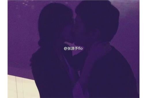 李榮浩2015年初和陸瑤分手，不久後就爆出和楊丞琳熱戀，當時陸瑤好友PO出陸瑤和李榮浩的親吻照反擊。（圖／翻攝自微博）