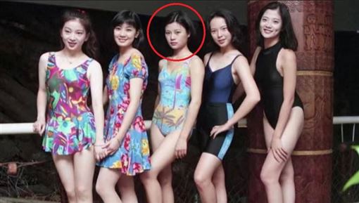 天心30年前泳裝照C位是誰？拍多支三級片