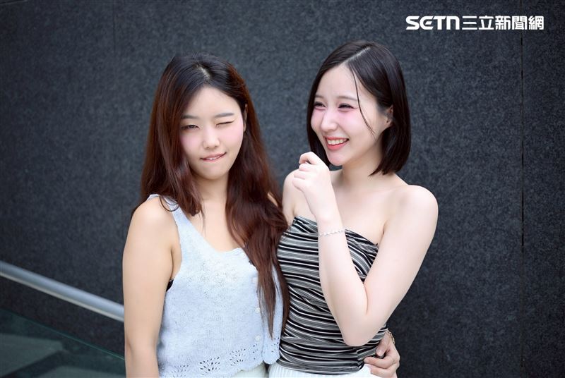 Judy不停搞怪，逗笑世星。（圖／記者鄭孟晃攝影）