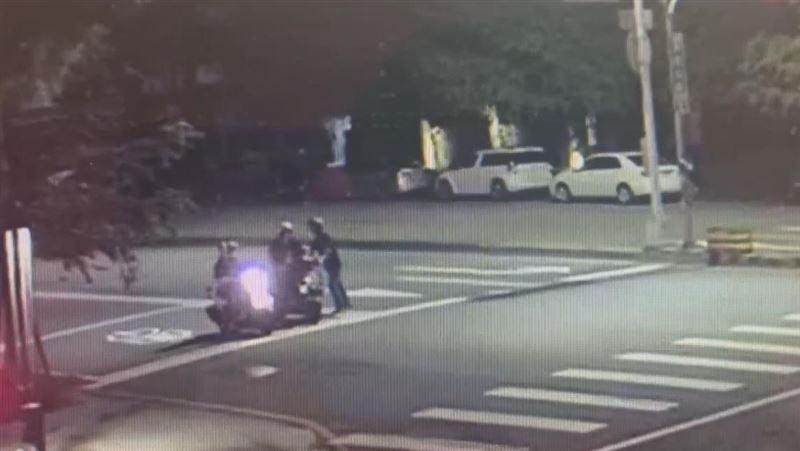 機車突熄火「換人騎」　遭眼尖警識破酒駕