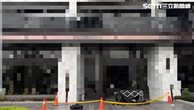 高雄市仁武區某大樓驚傳墜樓意外，8旬翁氣絕死亡。（圖／翻攝畫面）