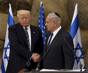 美國總統川普(左)與以色列總理納坦雅胡(右)。（圖／美聯社／達志影像）