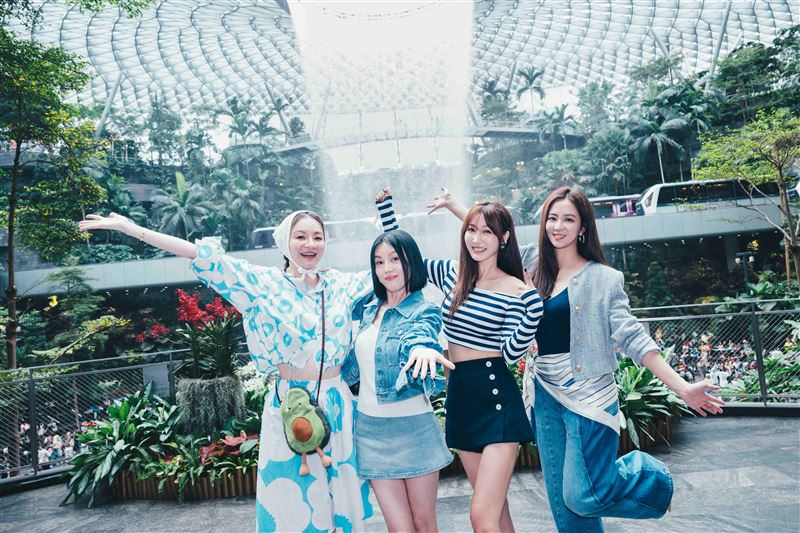 名模花花（左起）、金獎主持苗可麗、雙戲劇女神曾莞婷、周曉涵齊踏輕奢之旅！（圖／東森提供）