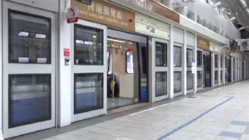 網友發現，手機在捷運南港展覽館站會自動提前1小時，引起熱議。（圖／資料照）