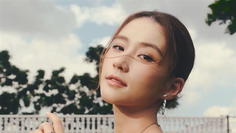 最美賭王千金全家合照　獨缺尪身影爆婚變
