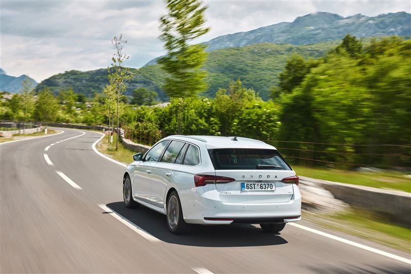 第四代EA888 2.0 TSI渦輪引擎，能輸出204匹馬力。（圖／Škoda提供）