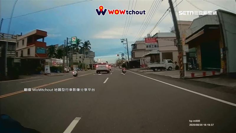 家長騎機車3貼載孩童，違規跨越雙黃線