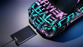 保時捷開發無線充電技術。（圖／PORSCHE提供）