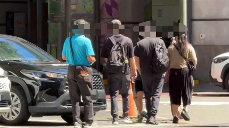 男子做「陰莖增大手術」身亡，檢察官會同法醫相驗，死者家屬也到場。（圖／翻攝畫面）