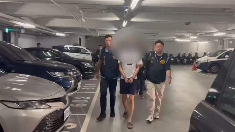 男子因毒品糾紛遭毆丟包路邊，警方逮捕6人到案。（圖／翻攝畫面）