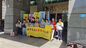 淡水「公七公園自救會」今天到新北市府前抗議。（圖／翻攝畫面）