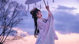 最慘公主！被父牽連軟禁10年 婚後秒守寡