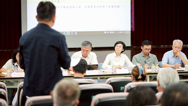 民進黨立委林岱樺(右三)召開協調會,盼中央地方攜手解決掩埋亂象。(圖/翻攝畫面)