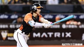 中職36年例行賽，統一獅中外野手林佳緯打成二壘滾地球出局。（圖／記者劉彥池攝影）